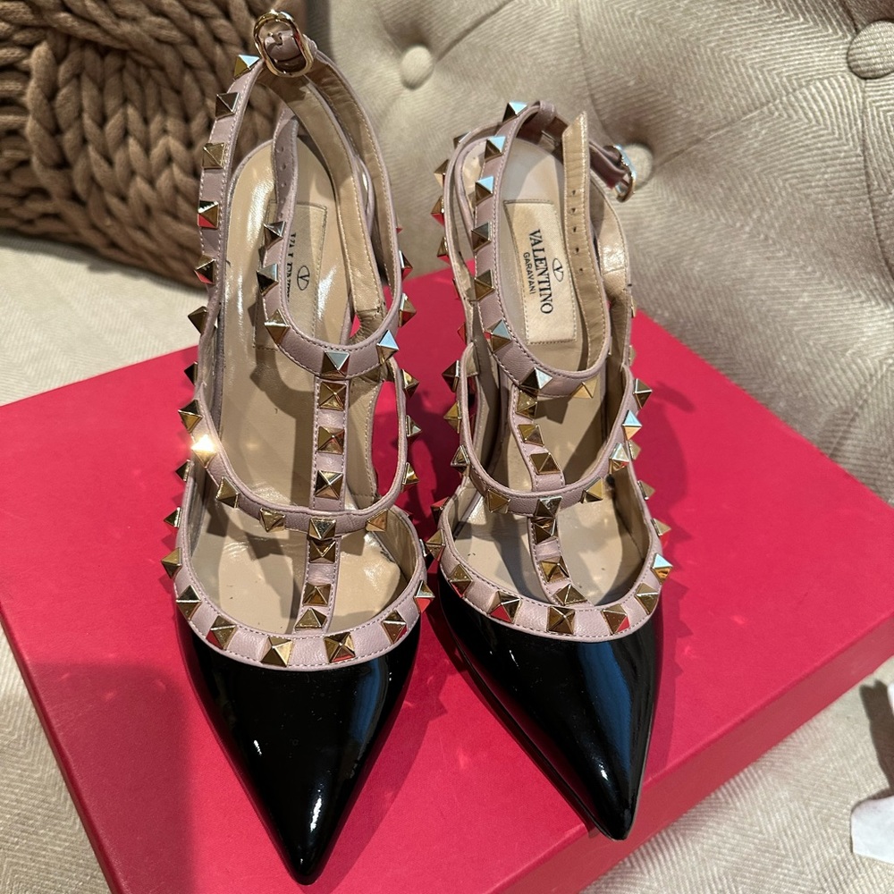 Valentino Rockstud pump